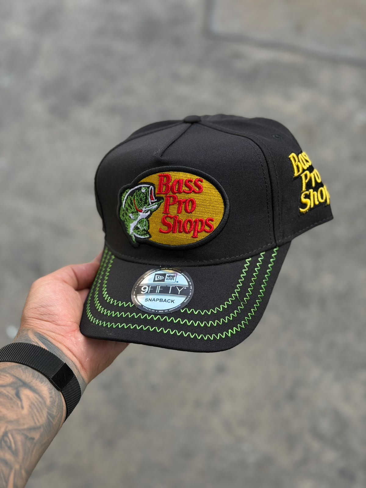Gorra Bass Pro Shop Negra Parche Clásico Zigzag Verde